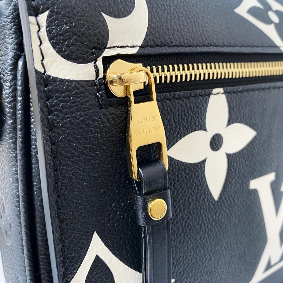 m45385 lv crafty pochette metis black m45385 2 m45385 lv crafty pochette metis black m45385 2