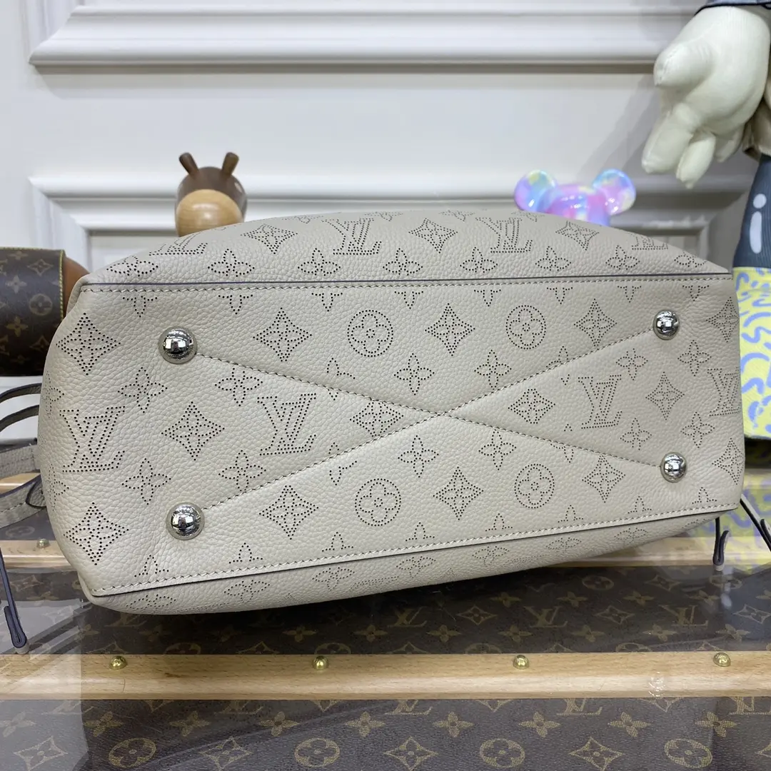 mahina calf bella tote m59201 3