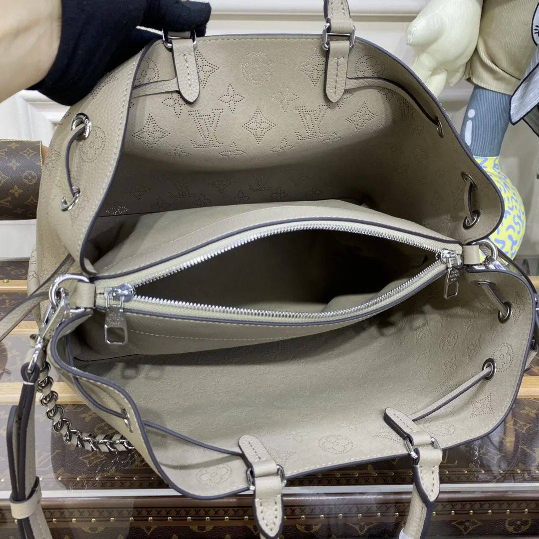 mahina calf bella tote m59201 9