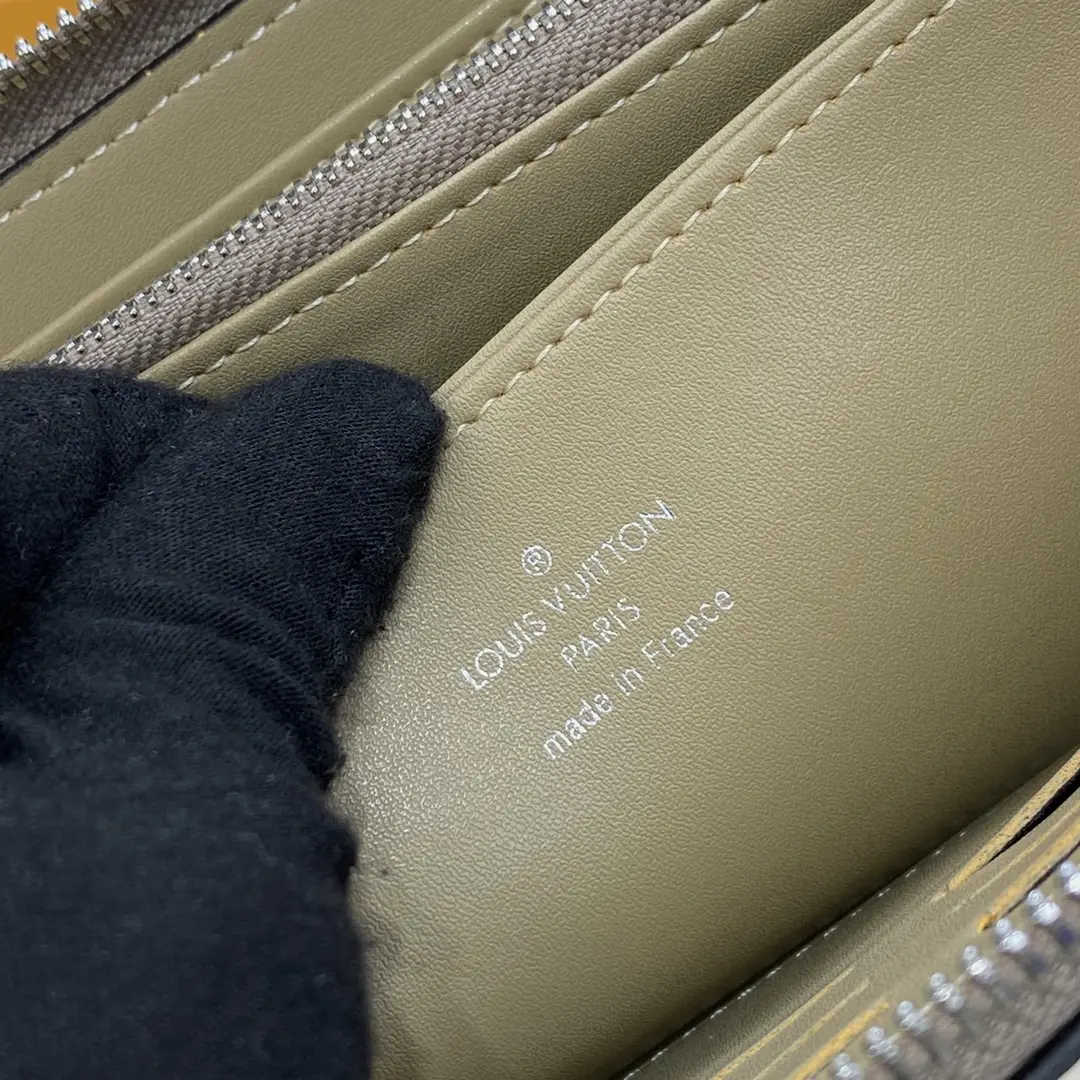 mahina zippy wallet m69821 2