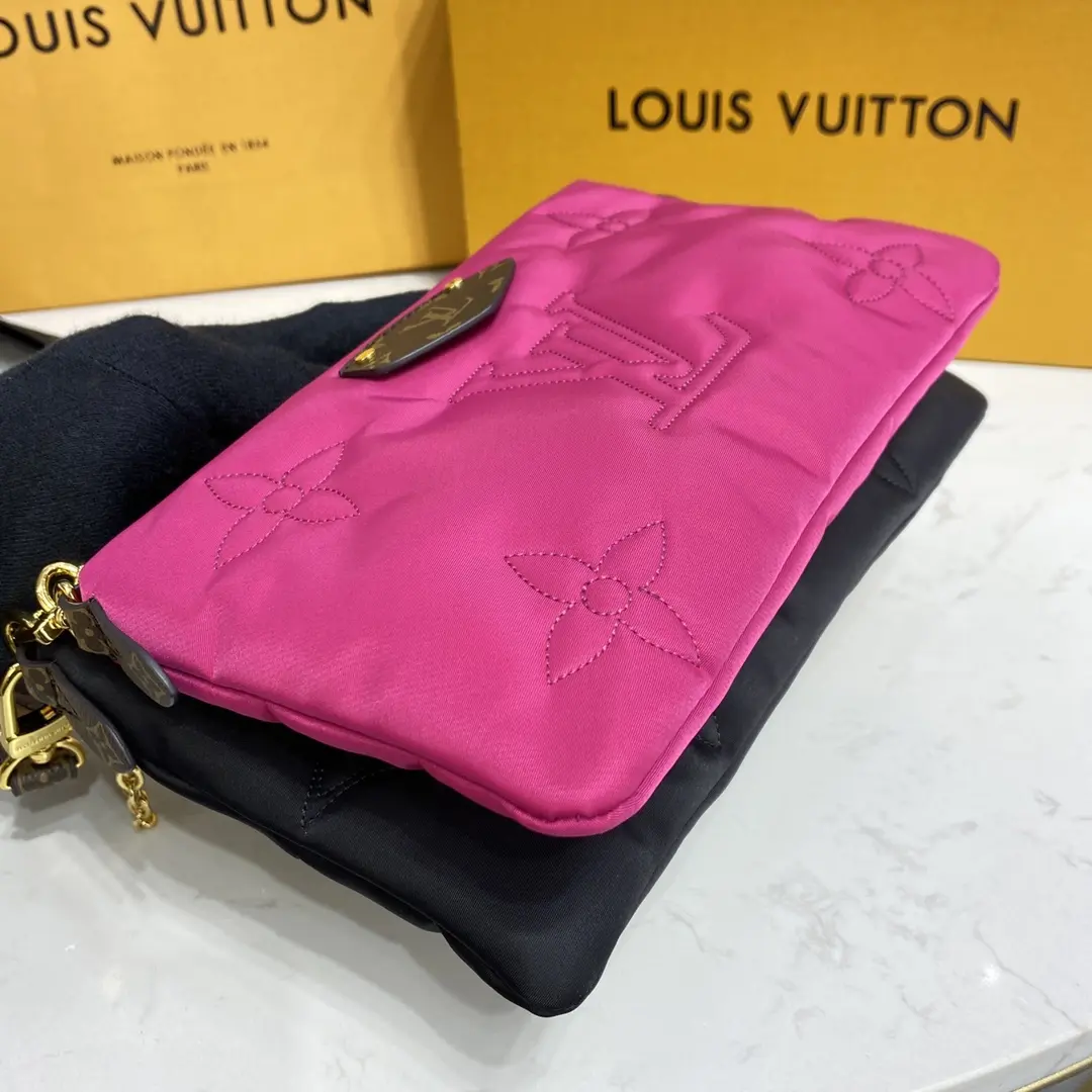 maxi multi pochette accessoires bag fuchsia m58980 5 maxi multi pochette accessoires bag fuchsia m58980 5
