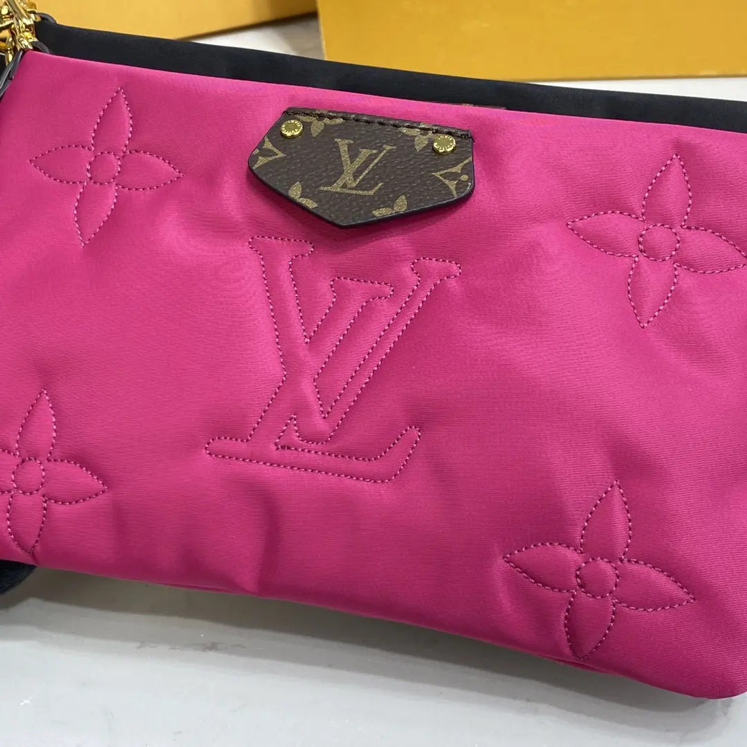 maxi multi pochette accessoires bag fuchsia m58980 7 maxi multi pochette accessoires bag fuchsia m58980 7
