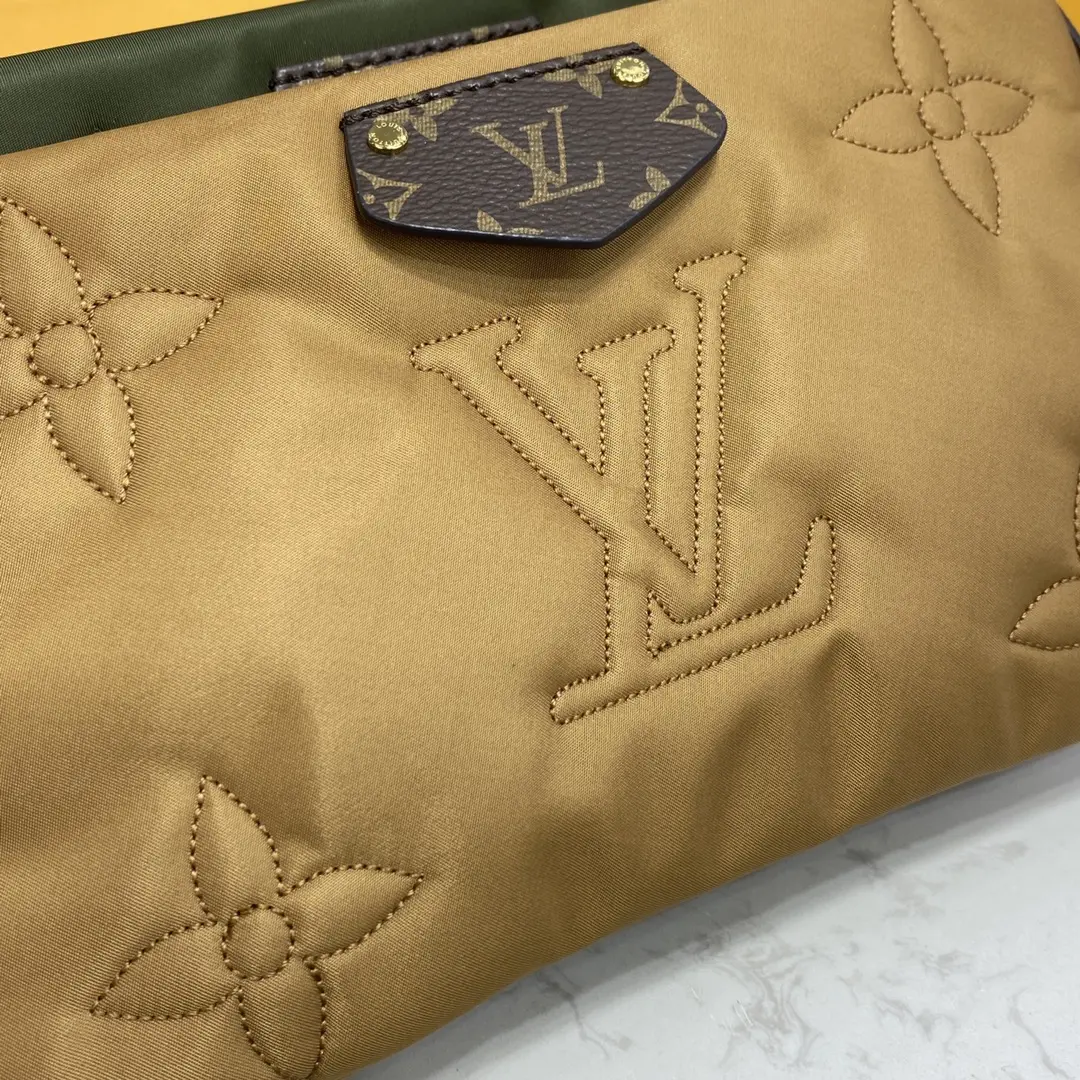 maxi multi pochette accessoires bag khaki green m58977 4 maxi multi pochette accessoires bag khaki green m58977 4