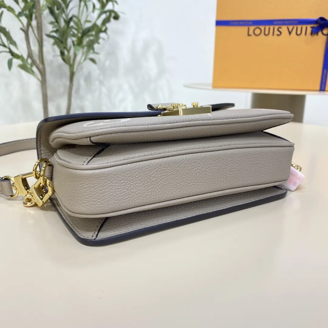 monogram empreinte pochette metis east west m23081 8 monogram empreinte pochette metis east west m23081 8