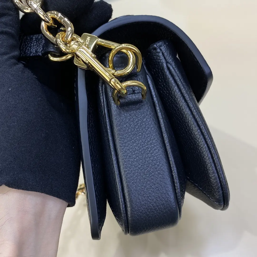 monogram empreinte pochette metis east west m46596 6