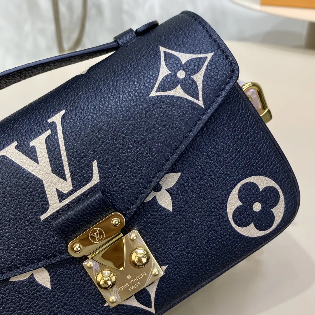 monogram empreinte pochette metis east west m46596 7