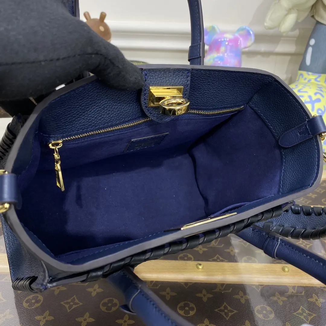 monogram flowers on my side pm bag m21568 3