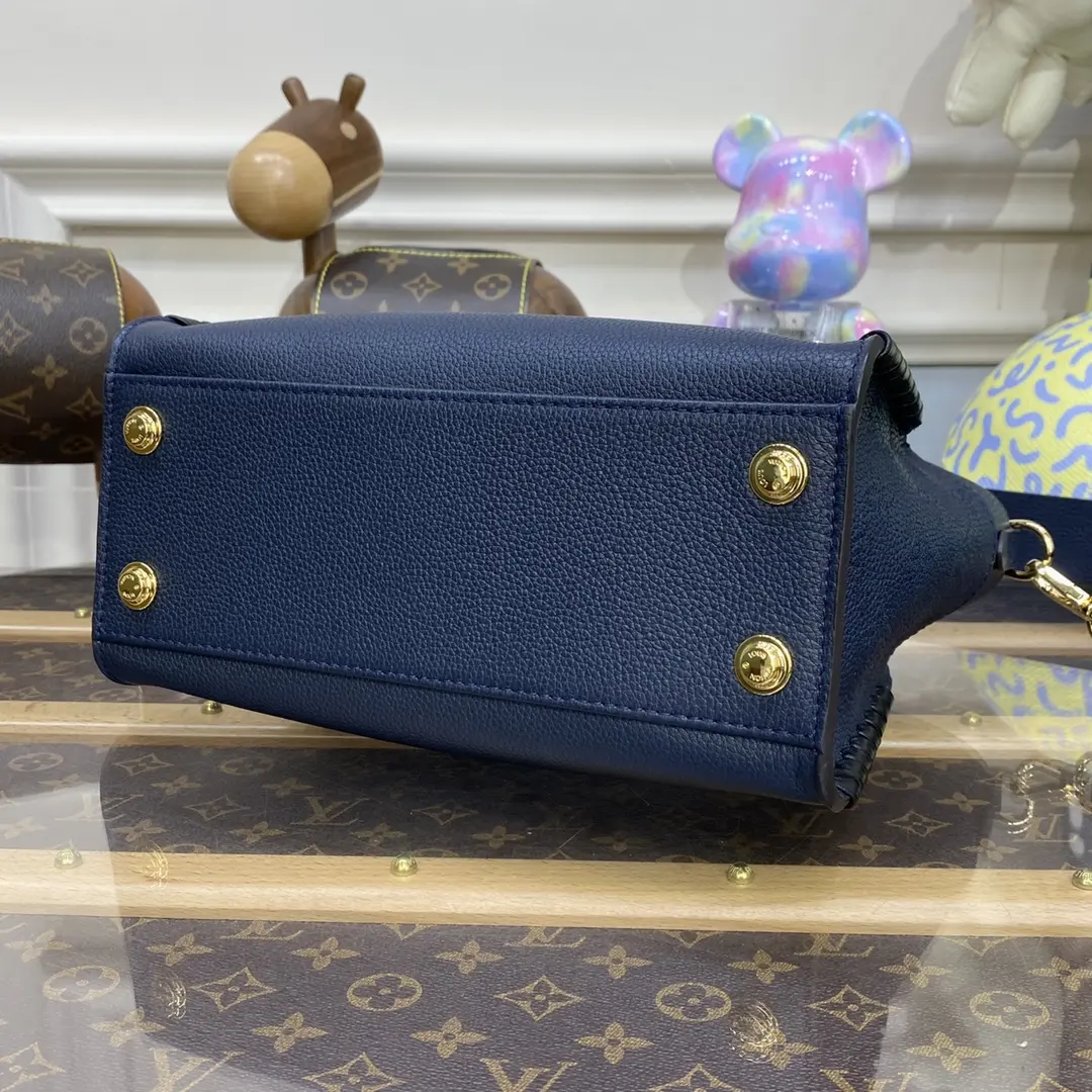monogram flowers on my side pm bag m21568 5