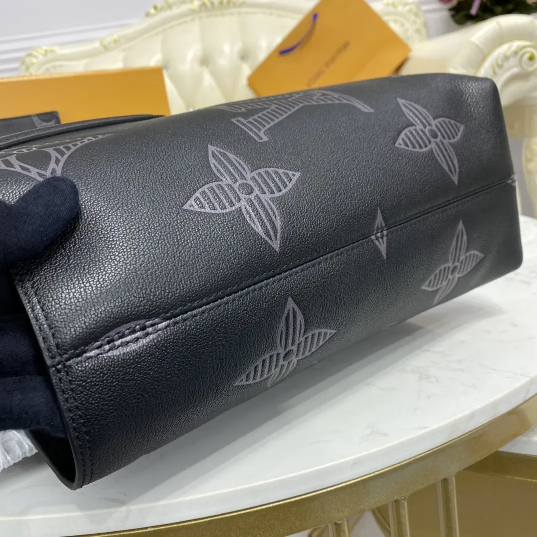 monogram motif cabas voyage m57290 8