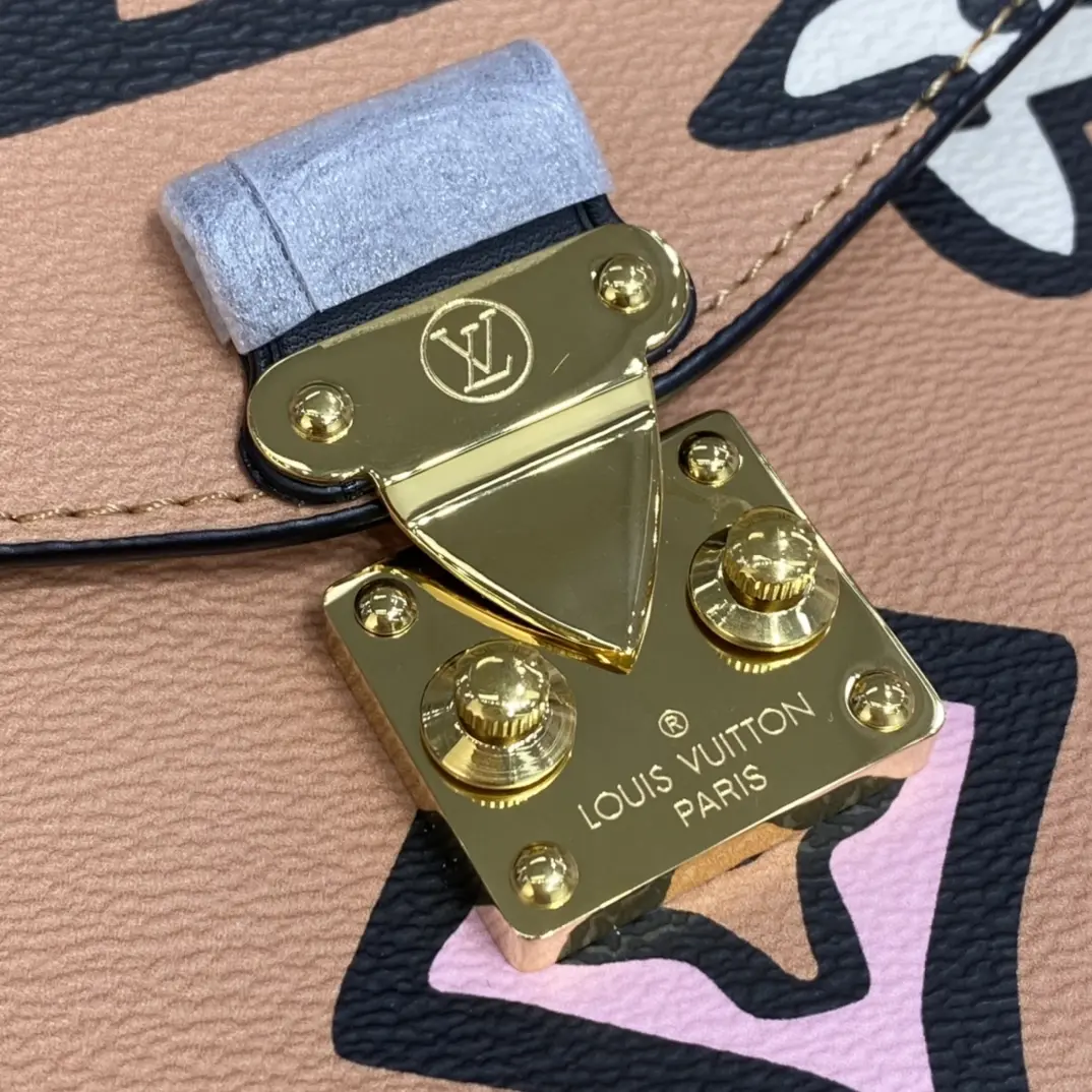 monogram pochette metis m45823 6 monogram pochette metis m45823 6