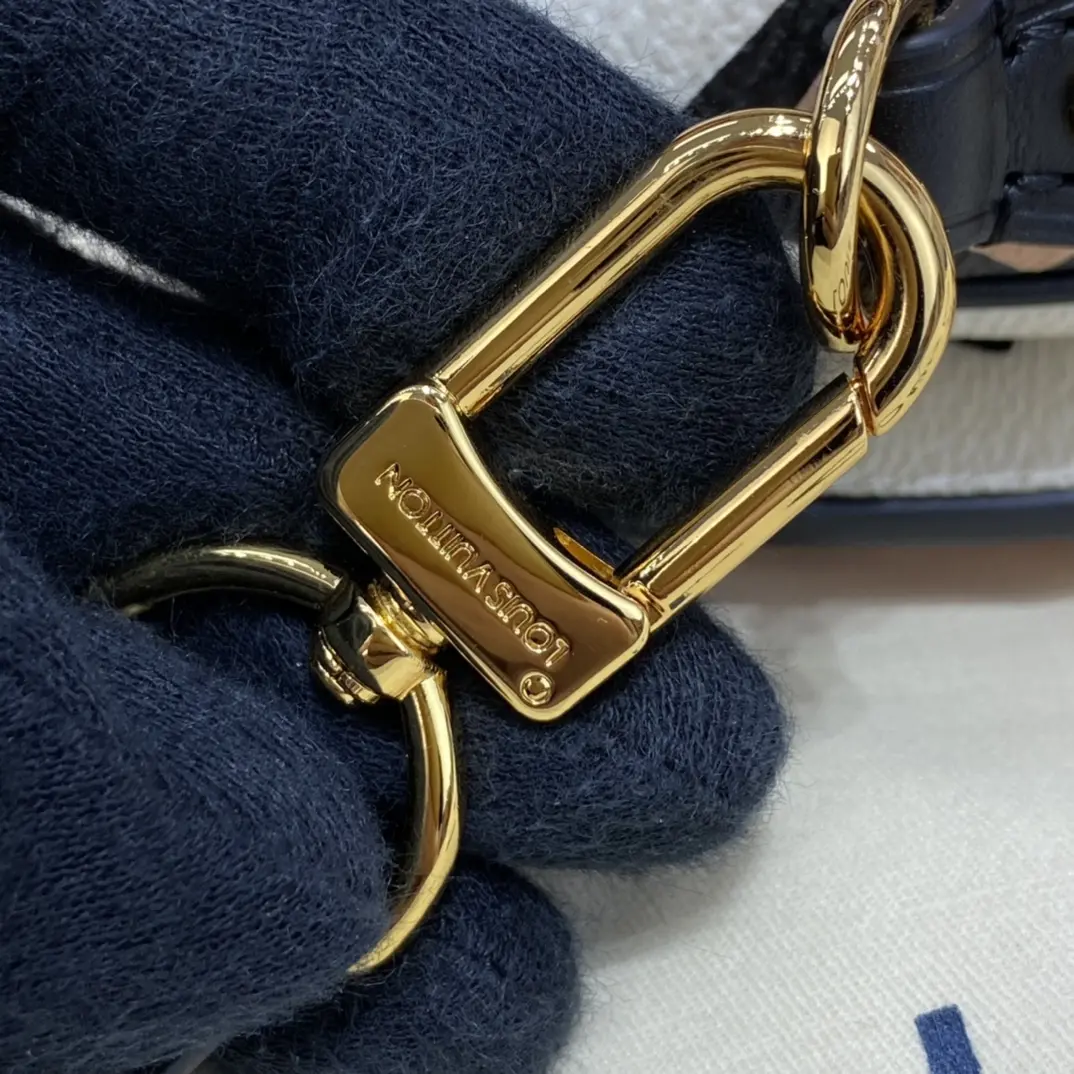 monogram pochette metis m45823 7 monogram pochette metis m45823 7