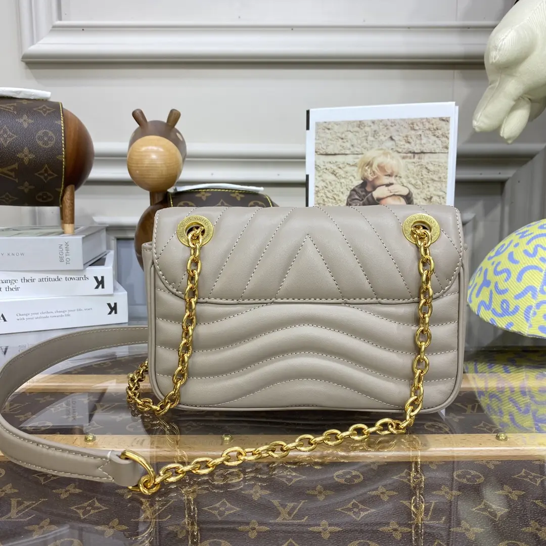 new wave chain bag mm m58550 8