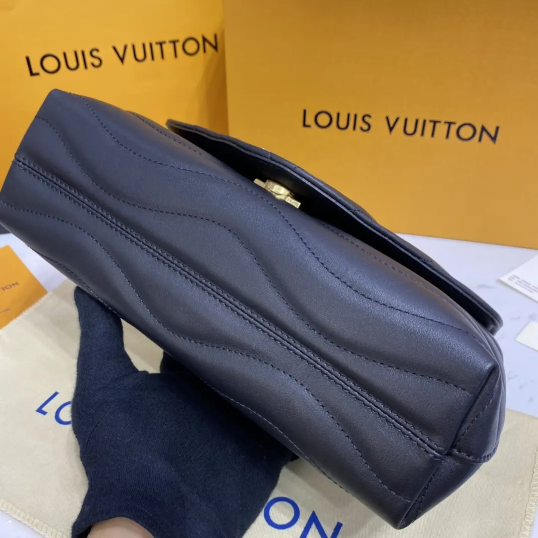 new wave chain bag mm m58552 3