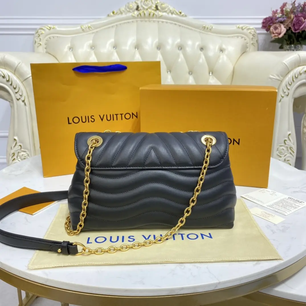 new wave chain bag mm m58552 6