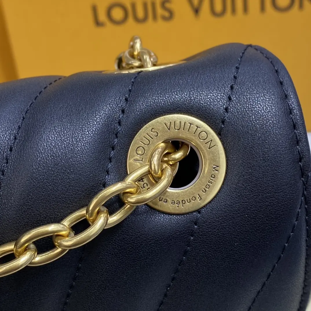 new wave chain bag mm m58552 7