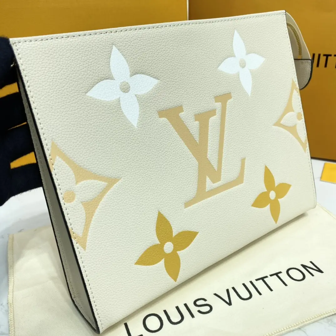 summer 2021 toiletry pouch 26 cream m80504 3