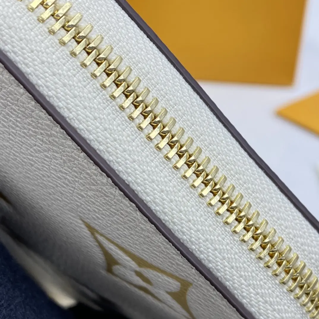 summer 2021 zippy wallet cream m80402 7