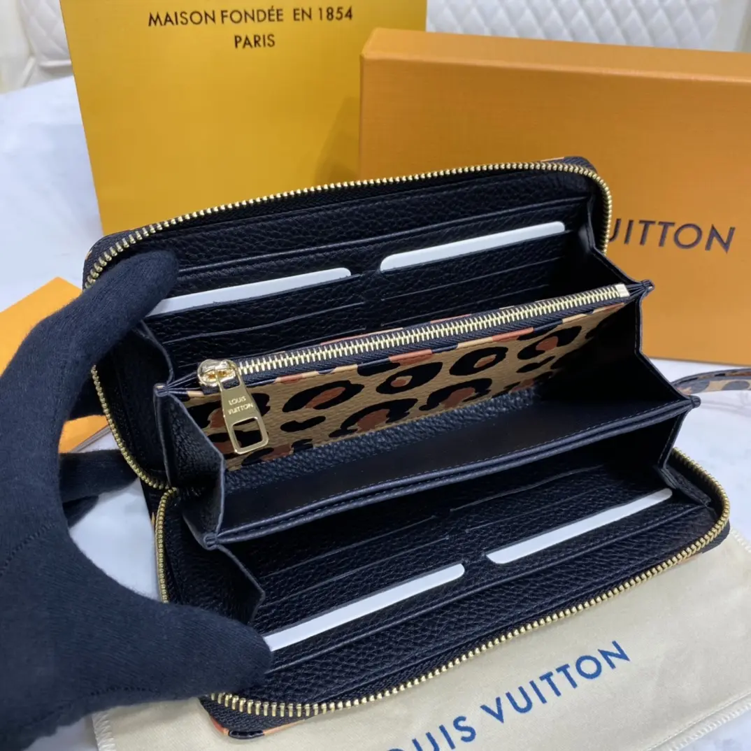 wild at heart zippy wallet m80680 9