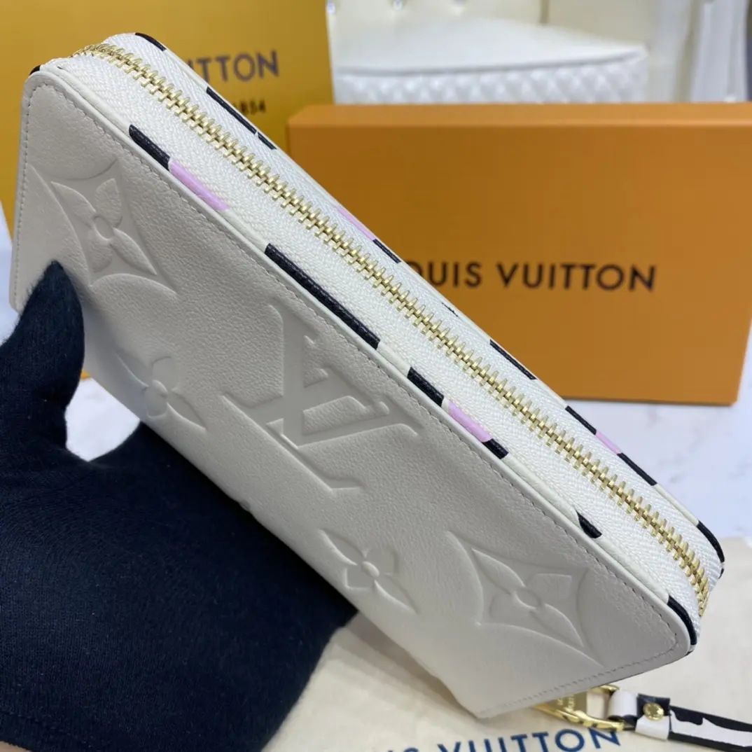 wild at heart zippy wallet m80685 4