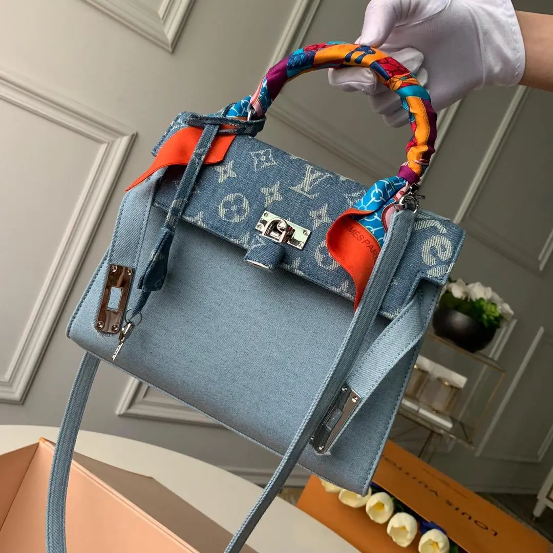 x supreme 2019 humble travel bag kelly m49991 1 x supreme 2019 humble travel bag kelly m49991 1