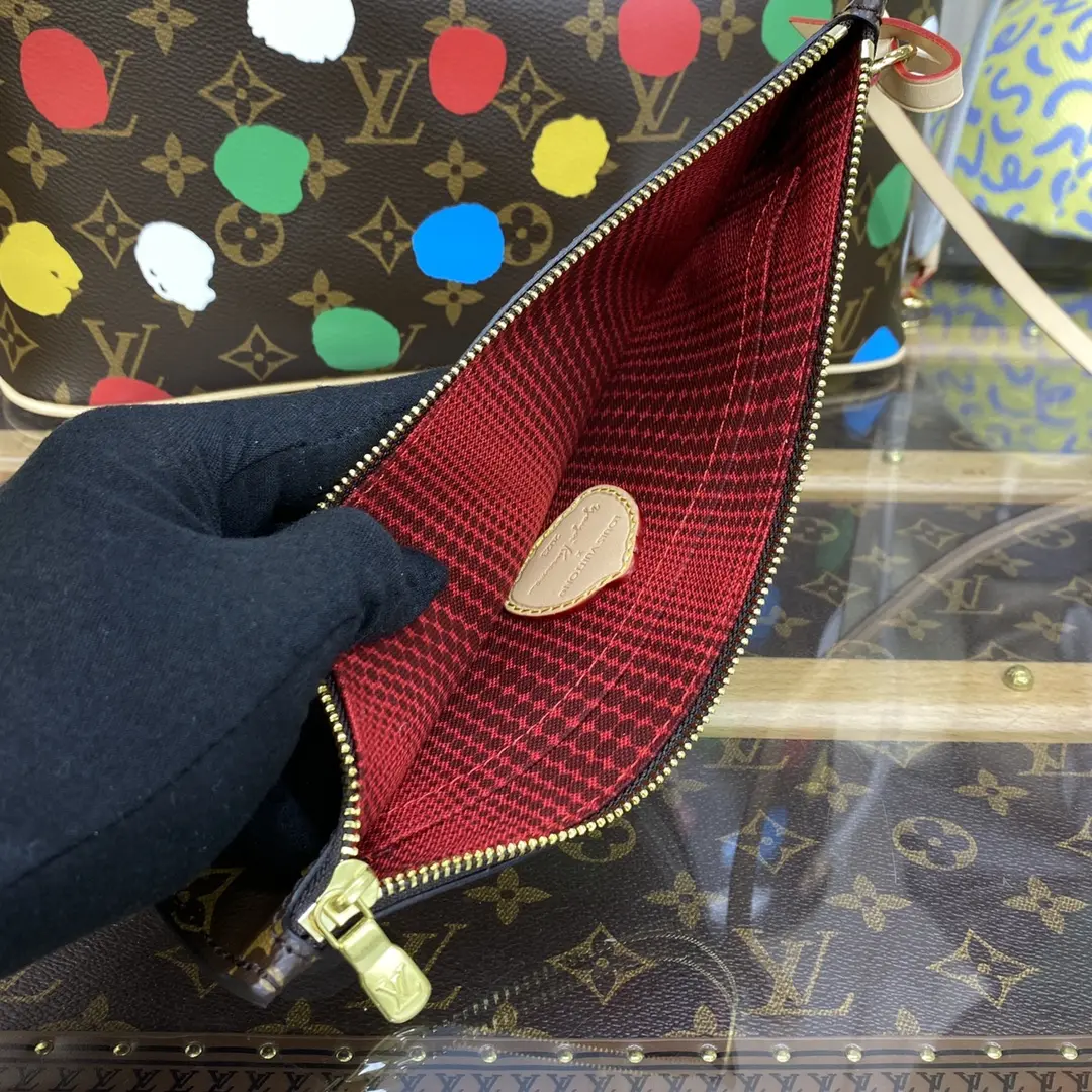 x yayoi kusama lv x yk neverfull mm m46381 8 x yayoi kusama lv x yk neverfull mm m46381 8