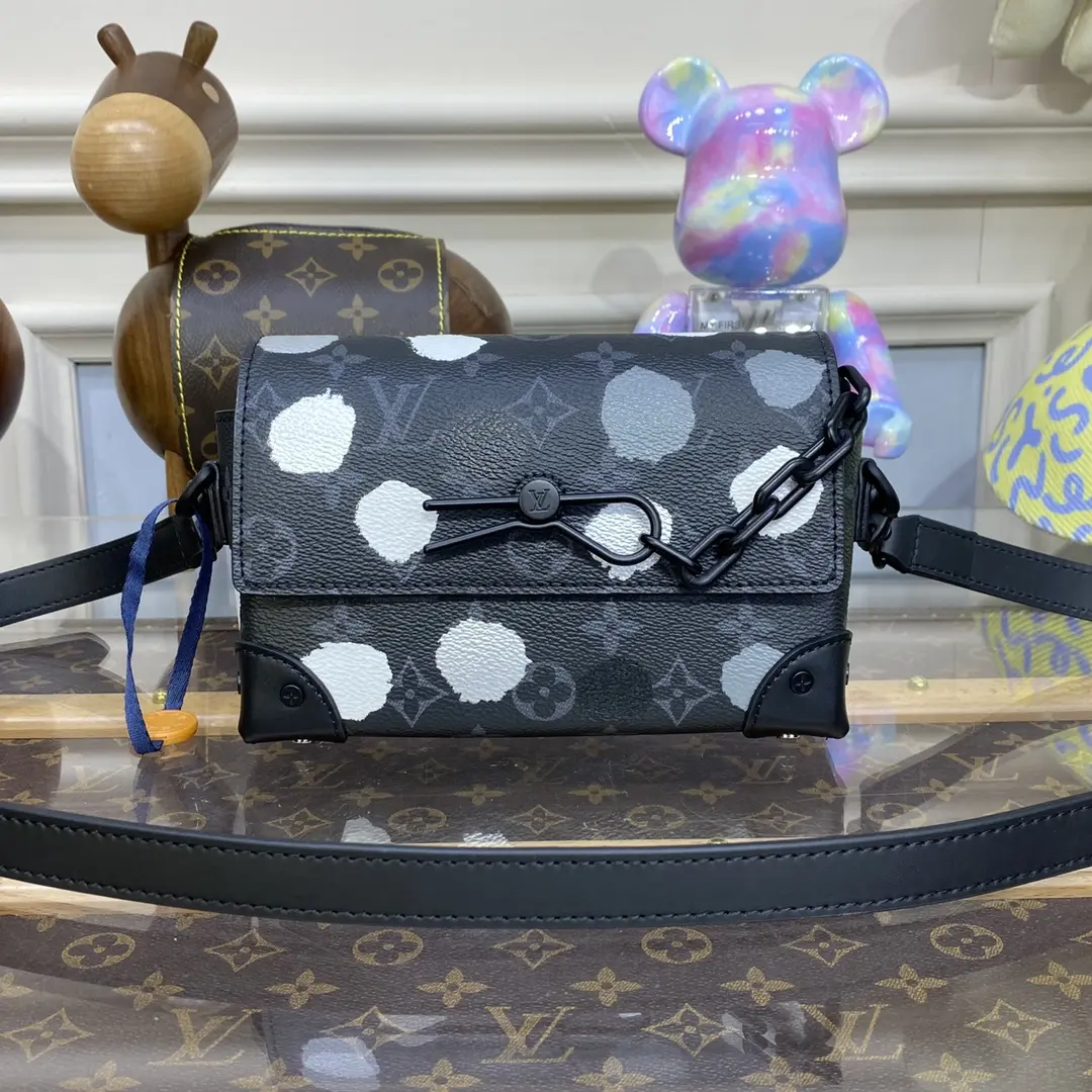 x yayoi kusama lv x yk steamer wearable wallet m81935 2 x yayoi kusama lv x yk steamer wearable wallet m81935 2