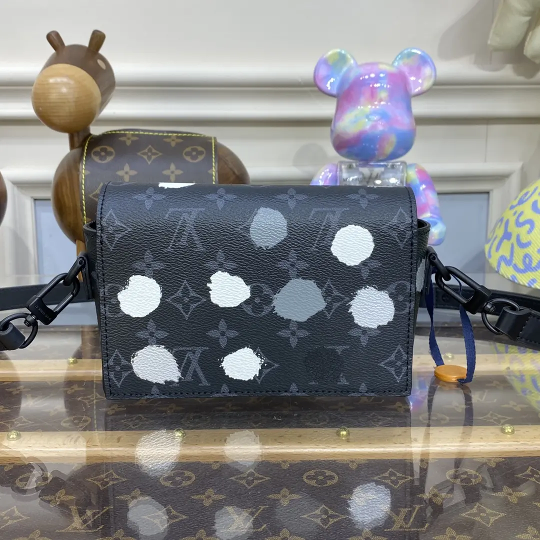 x yayoi kusama lv x yk steamer wearable wallet m81935 4 x yayoi kusama lv x yk steamer wearable wallet m81935 4