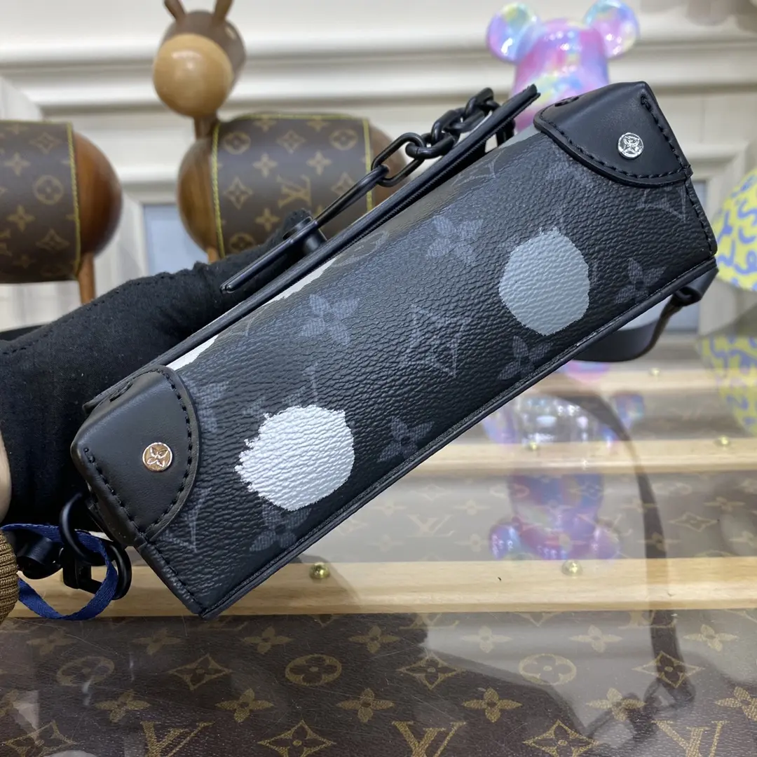 x yayoi kusama lv x yk steamer wearable wallet m81935 5 x yayoi kusama lv x yk steamer wearable wallet m81935 5